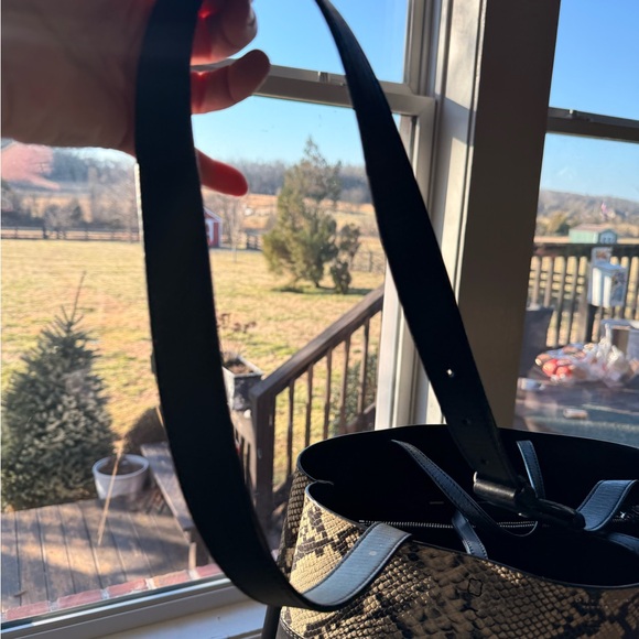 Elegant Black/white/grey Snake Print Women's Bag - Picture 4 of 6